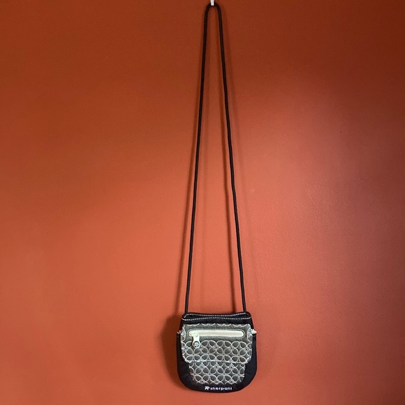 Sherpani Piperle Crossbody - Picture 2 of 13